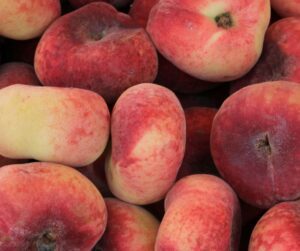 A pile of flat Saturn peaches.
