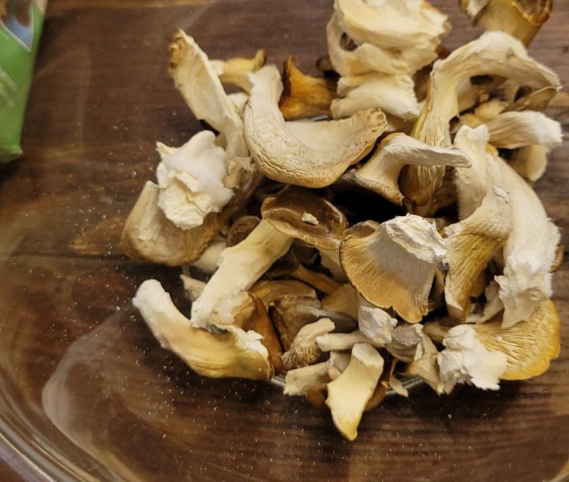 Dried white oyster mushrooms in a glass bowl.